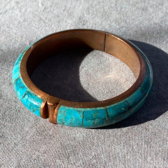 Jay King / DTR , Turquoise Inlay, Copper Hinged Bangle, Magnetic closure - Picture 2 of 13